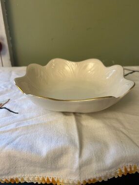 Lenox Saybrooke Scalloped Bowl